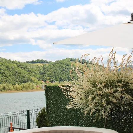 別荘 Drina River Retreat *